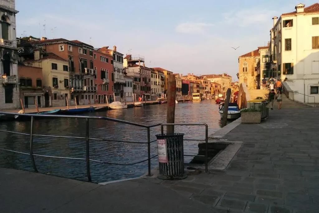 La Casetta Rosa - Vista Sul Canale Venice 0*,
